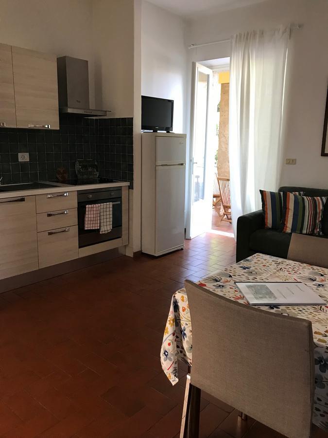 Residenza Le Logge Aparthotel Тори дел Бенако Екстериор снимка