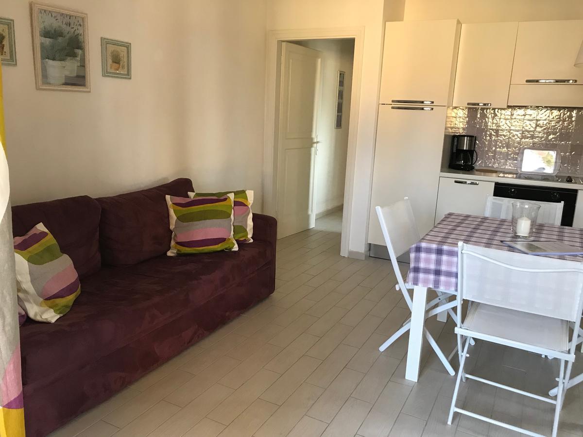 Residenza Le Logge Aparthotel Тори дел Бенако Екстериор снимка