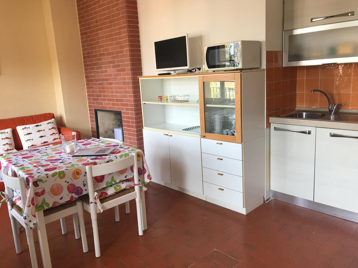 Residenza Le Logge Aparthotel Тори дел Бенако Екстериор снимка