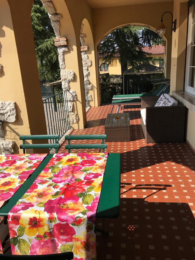 Residenza Le Logge Aparthotel Тори дел Бенако Екстериор снимка