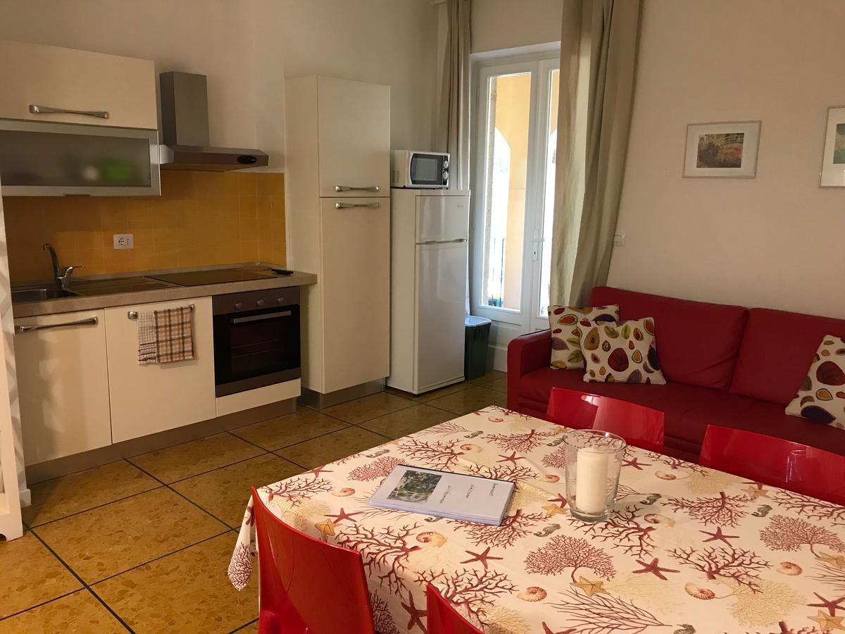 Residenza Le Logge Aparthotel Тори дел Бенако Екстериор снимка