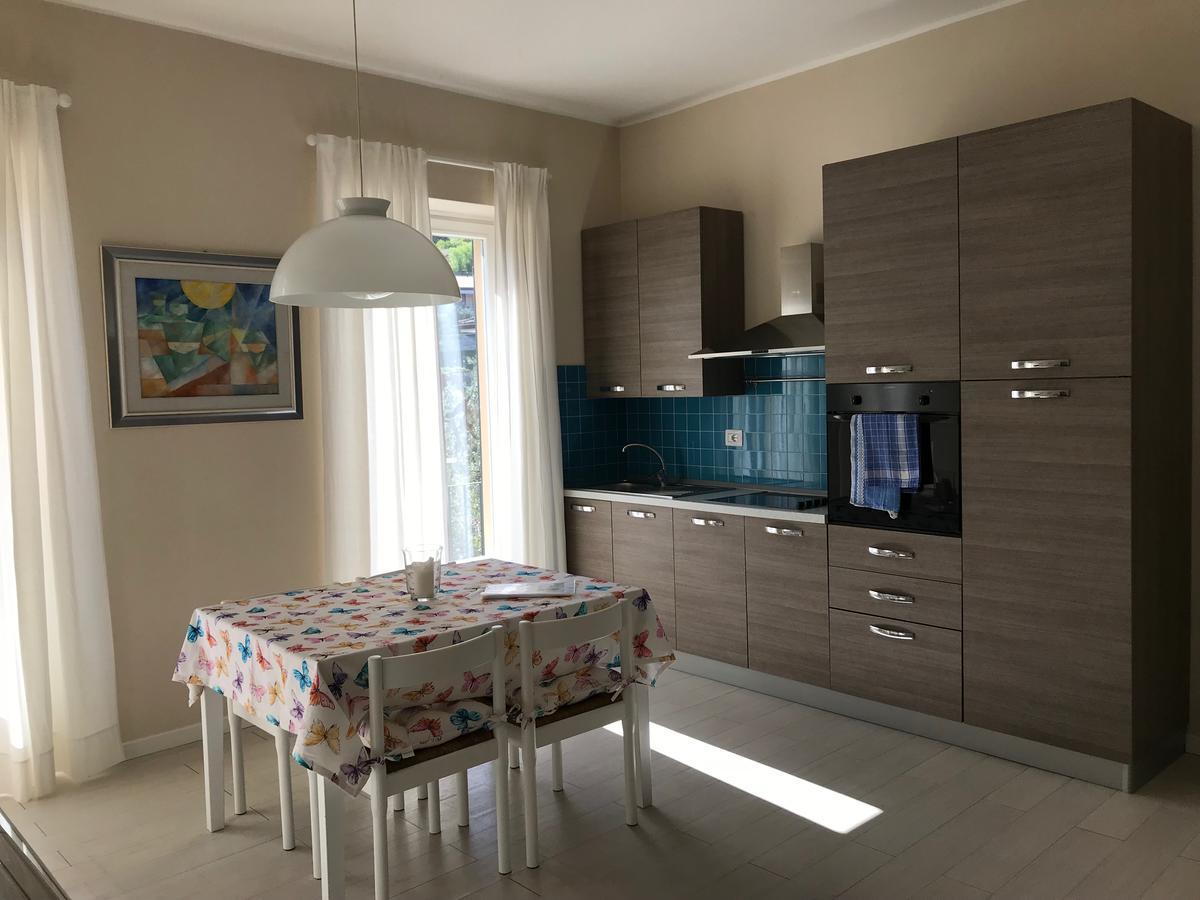 Residenza Le Logge Aparthotel Тори дел Бенако Екстериор снимка